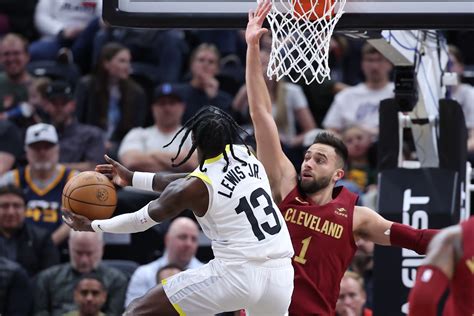 Cavs pin Jazz with 10th straight loss .